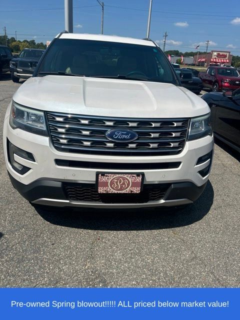Used 2017 White Ford XLT image 4