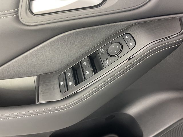 2025 Everest White Pearl Nissan Rogue SV FWD SUV