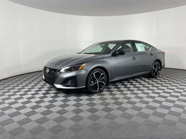 2025 Gun Metallic Nissan Altima 2.5 SR FWD Sedan