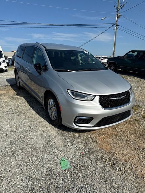  2024 Chrysler Pacifica Touring L FWD   