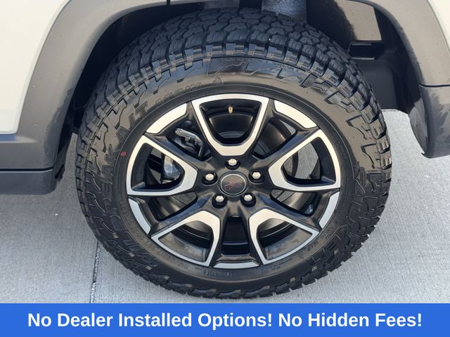 2025 Jeep Compass Trailhawk Silver at Community Kia