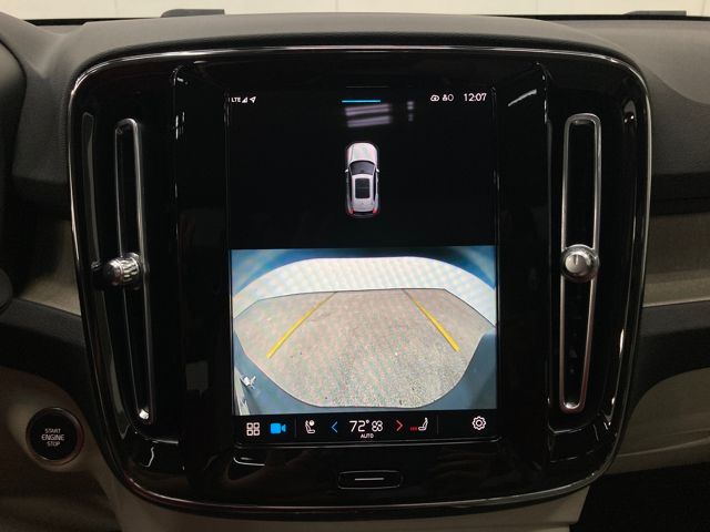 2023 Volvo XC40 B5 Plus Dark Theme