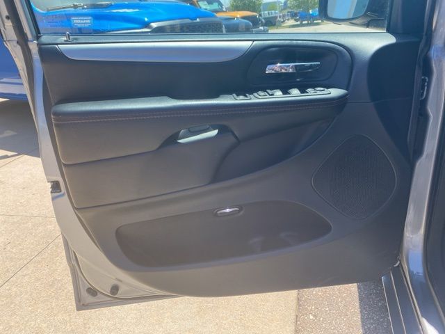 2019 Dodge Grand Caravan GT - Billet Clearcoat exterior view 11