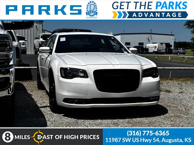 Bright White Clearcoat 2023 Chrysler 300 Sedan Rear-Wheel Drive 8-Speed Automatic
