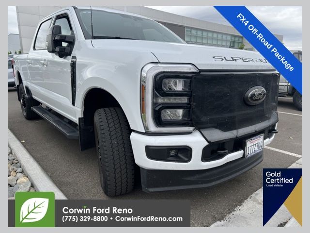 Oxford White 2026 Ford F-350 Super Duty Lariat Crew Cab 4WD Pickup Truck Four-Wheel Drive Automatic
