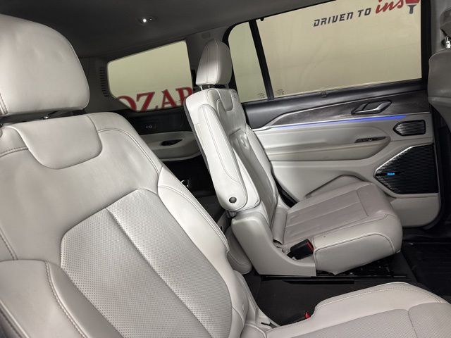2022 Silver Zynith Jeep Grand Cherokee L Overland RWD SUV