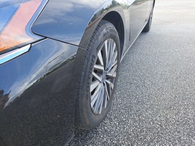 Used 2024 Black Nissan 2.5 SV image 10