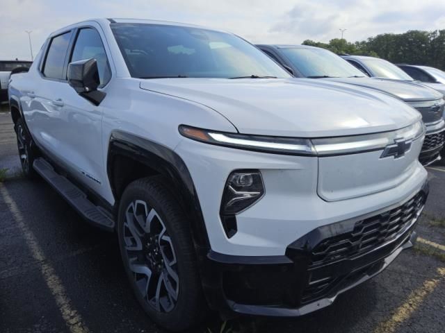  2025 Chevrolet Silverado EV RST Crew Cab (Max Range) e4WD   