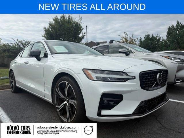 2024 Volvo S60 B5 Plus Dark Theme