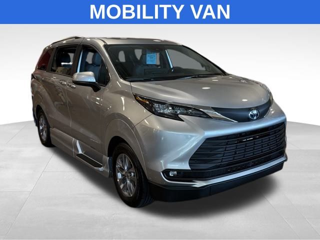 2025 Toyota Sienna XLE