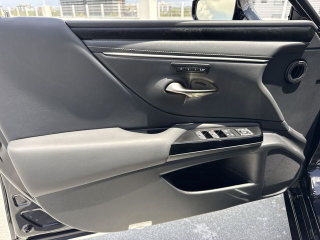 Used 2025 Lexus ES Sedan