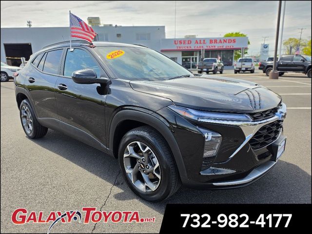Mosaic Black Metallic 2025 Chevrolet Trax LT FWD SUV / Crossover Front-Wheel Drive 6-Speed Automatic