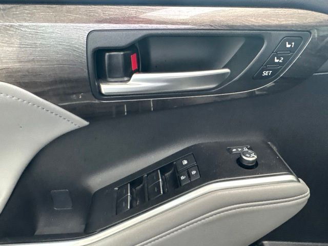 2025 Toyota Highlander Limited Silver at Don McGill Toyota