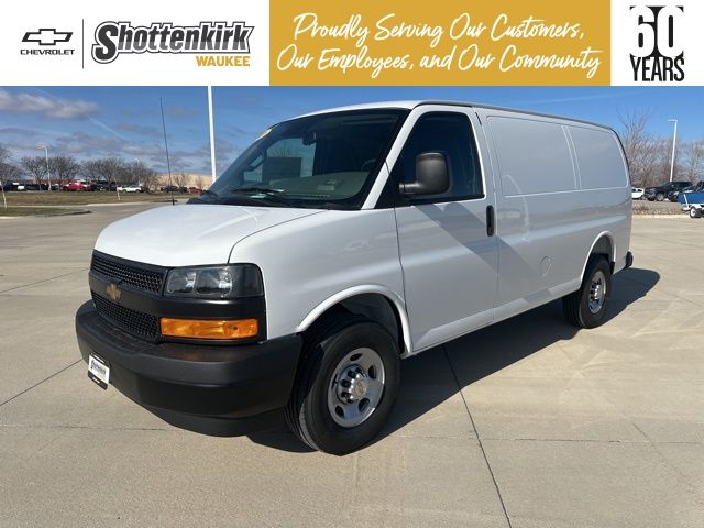 2026 Chevrolet Express 2500 Work Van HD's photo
