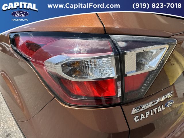 Used 2017 Red Ford SE image 15