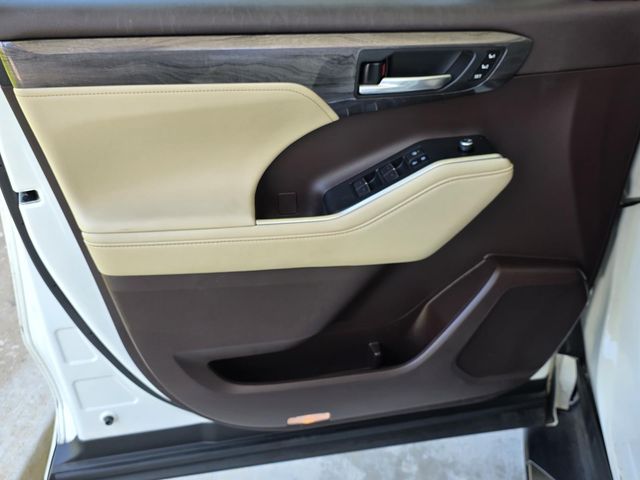 Used 2021 Toyota Highlander SUV