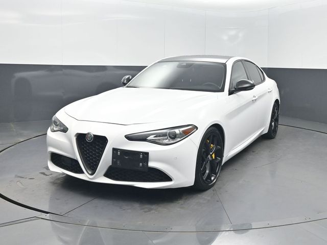 Alfa White 2021 Alfa Romeo Giulia Sedan Rear-Wheel Drive 8-Speed Automatic