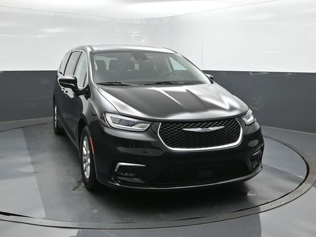 Used 2024 Chrysler Pacifica Van