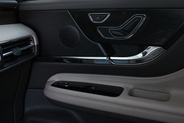 Certified Used 2024 White Lincoln Grand Touring image 19