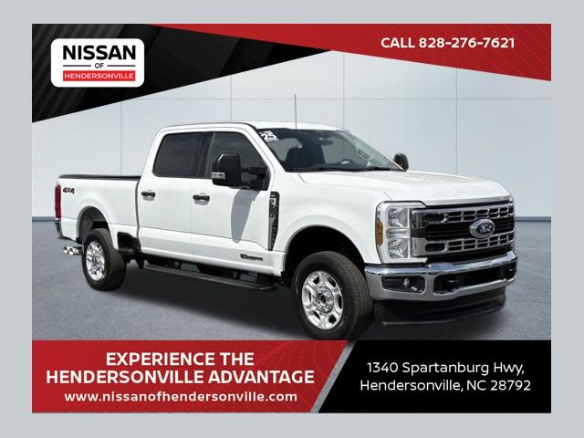 Oxford White 2025 Ford F-250 Super Duty XLT Crew Cab 4WD Pickup Truck Four-Wheel Drive Automatic