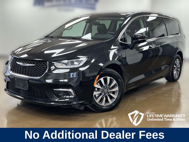 Brilliant Black Crystal Pearlcoat 2024 Chrysler Pacifica Hybrid Minivan Front-Wheel Drive Continuously Variable Transmission