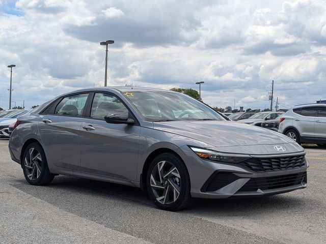 2025 Hyundai Elantra Fluid Metal Sedán Tracción delantera Transmisión variable continua