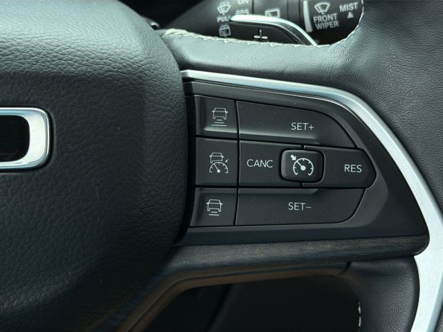 Used 2022 Silver Jeep Limited image 31