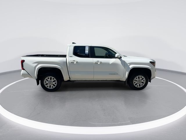 Used 2025 White Toyota SR5 image 9