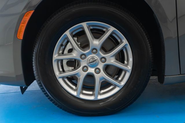 Used 2025 Chrysler Pacifica Van