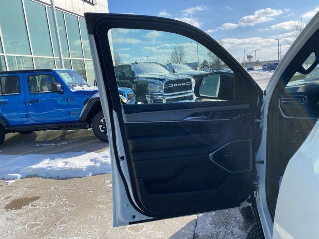 2026 Jeep Grand Wagoneer - Pw7 exterior view 9