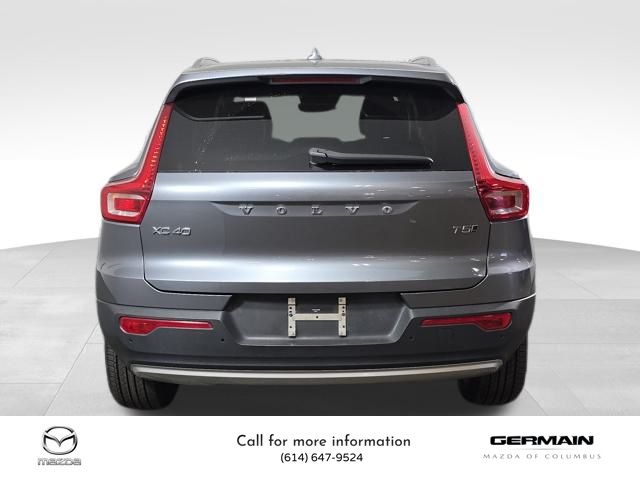 2019 Volvo XC40 Momentum photo 4