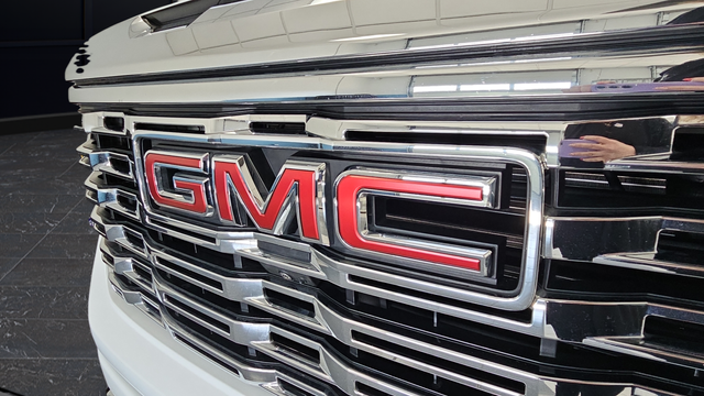 Used 2023 Summit White GMC Denali image 43
