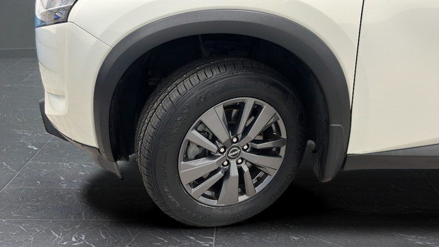 Used 2022 Pearl White Tricoat Nissan SV image 33
