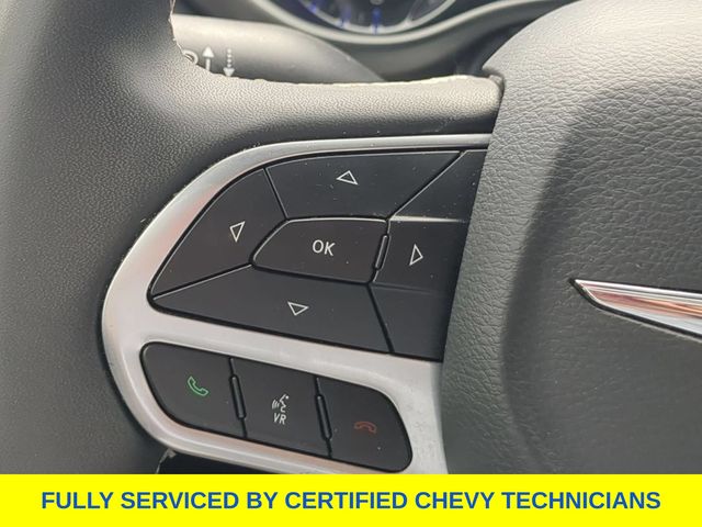 Used 2025 Chrysler Pacifica Van