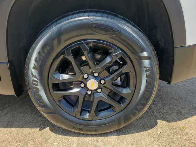 2023 Chevrolet Traverse LS - 9