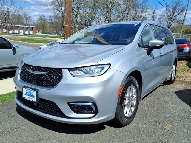 2023 Chrysler Pacifica - Image 2