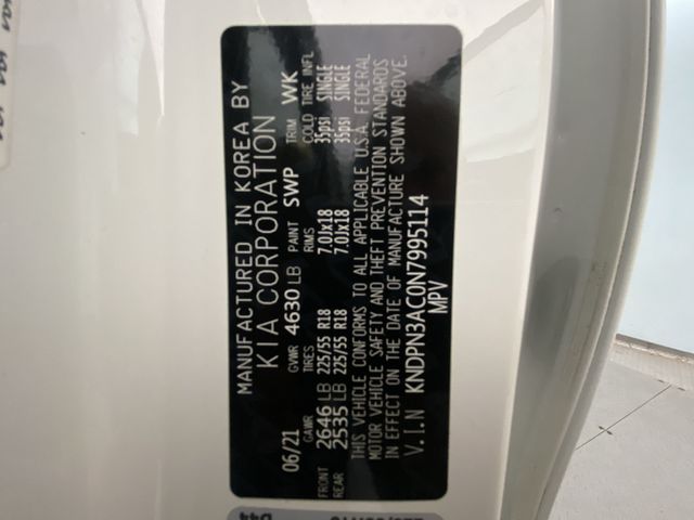 Used 2022 White Kia EX image 27