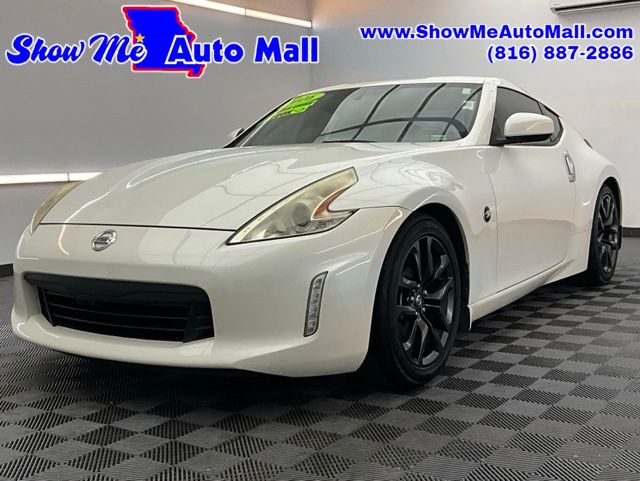 Pearl White 2016 Nissan 370Z Base Coupe Rear-Wheel Drive 7-Speed Automatic