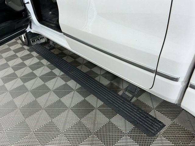Used 2021 Off-white Ram Limited image 11