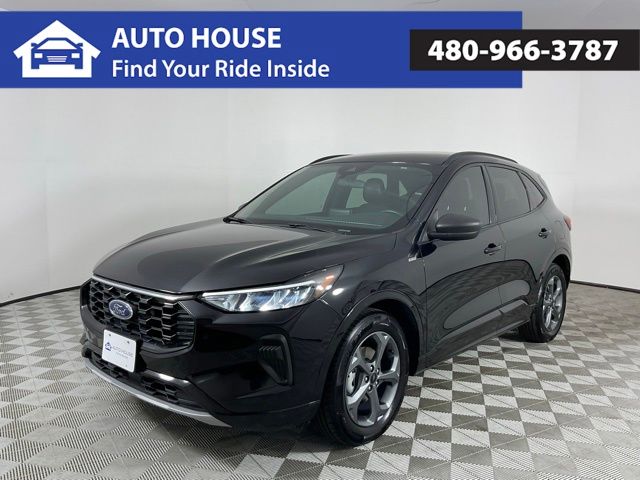 226102023 Ford Escape ST-Line