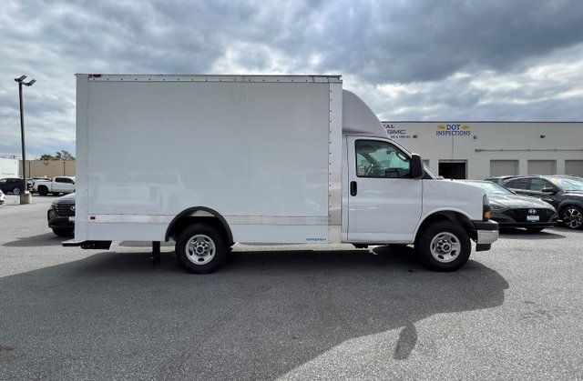 2023 GMC Savana 3500 Work Van 2