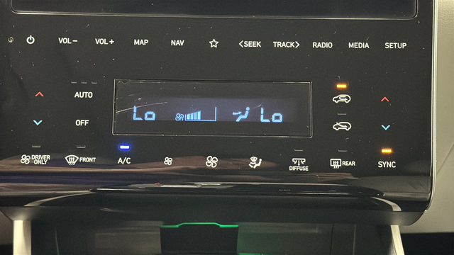 Used 2024 White Pearl Hyundai SEL Convenience image 18