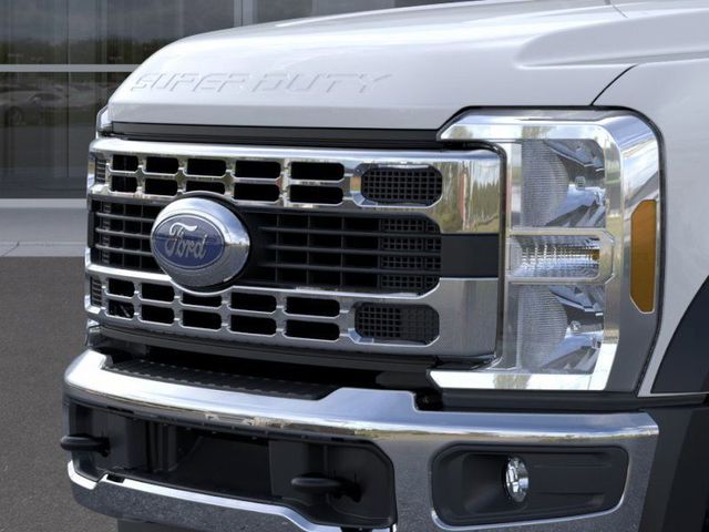 New 2026 Oxford White Ford F-550® XL image 17