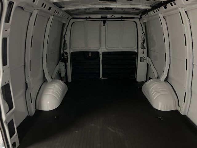 New 2026 Summit White Chevrolet Work Van image 24