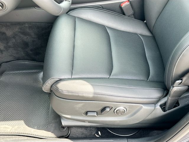 2026 Genesis GV70 Select 21