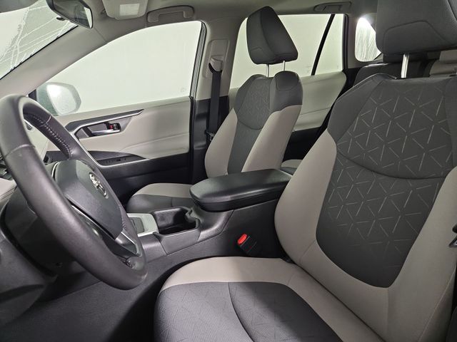 2022 Toyota RAV4 Hybrid XLE photo