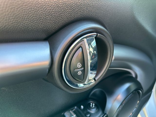 Used 2022  MINI Signature image 21