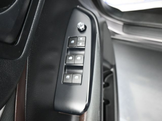 2019 Toyota Highlander LE photo
