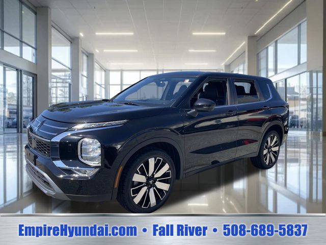 Labrador Black Pearl 2025 Mitsubishi Outlander SUV / Crossover Front-Wheel Drive Continuously Variable Transmission