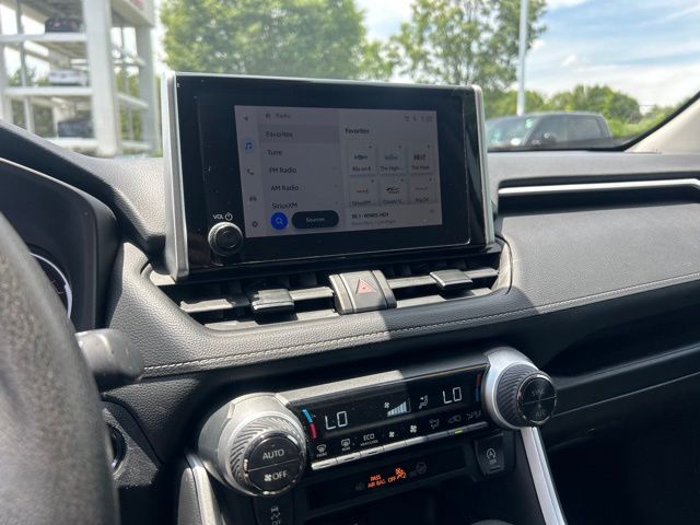 2024 Toyota RAV4 XLE - Photo 25